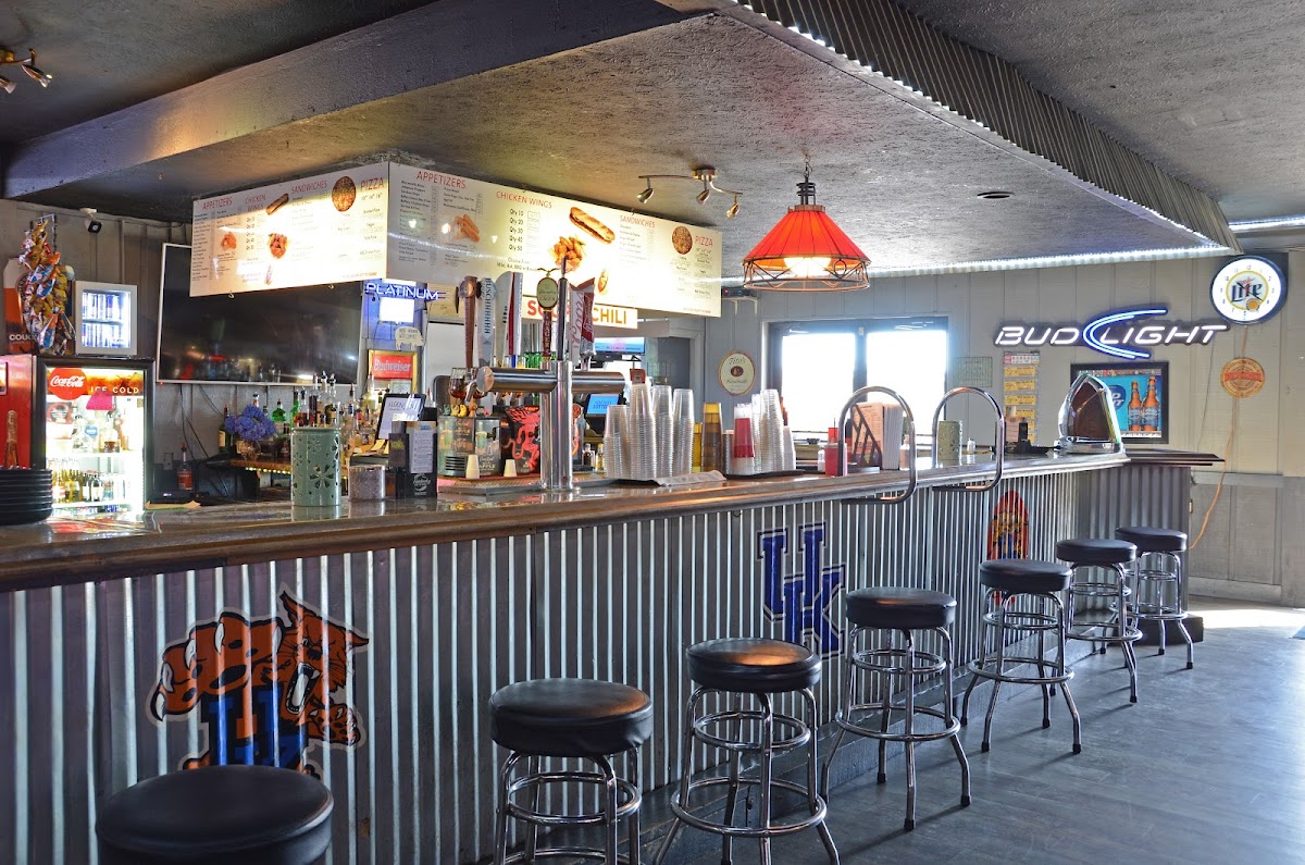 Algonquins Bar And Grill