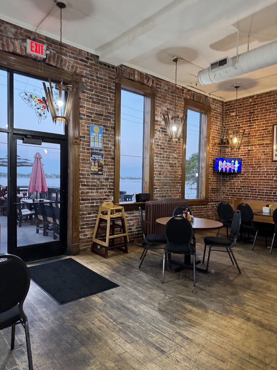 Anita's Riverfront Grille