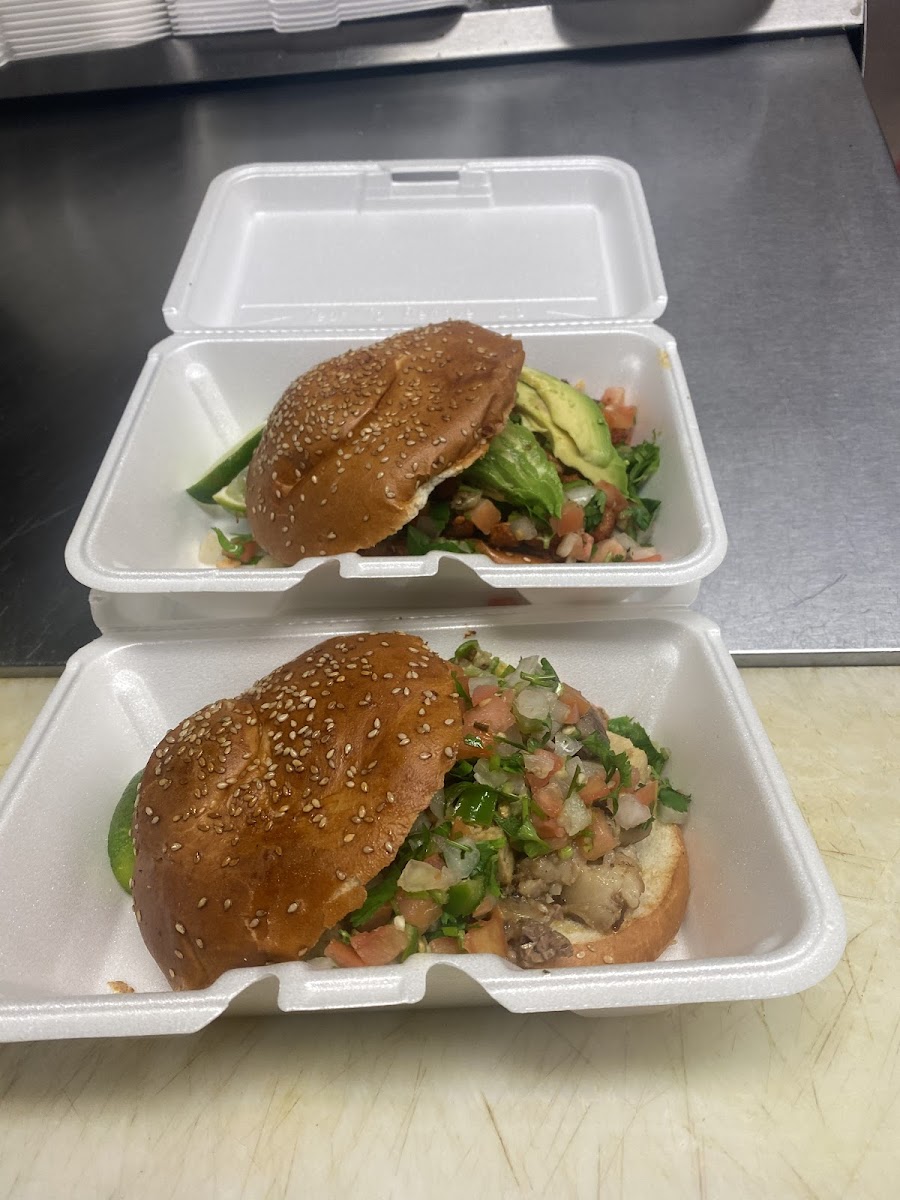 Antojitos Rojas Y Mas