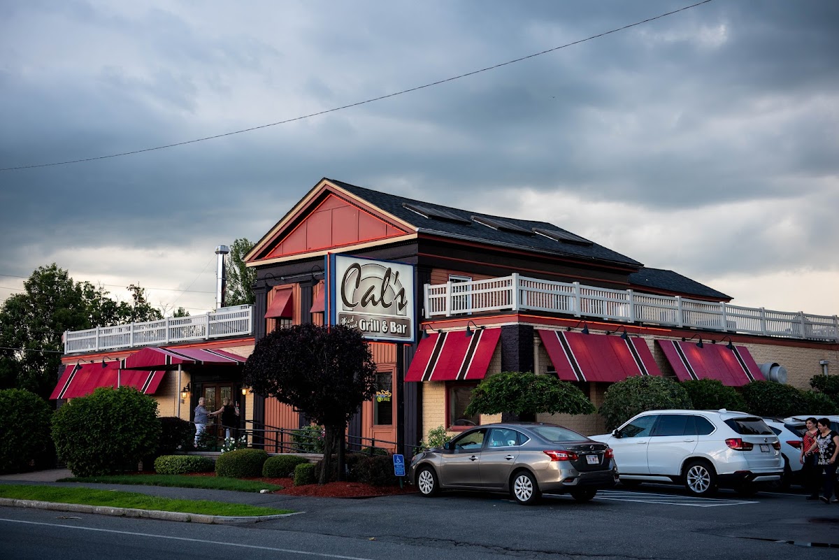 Cal's Wood Fired Grill And Bar