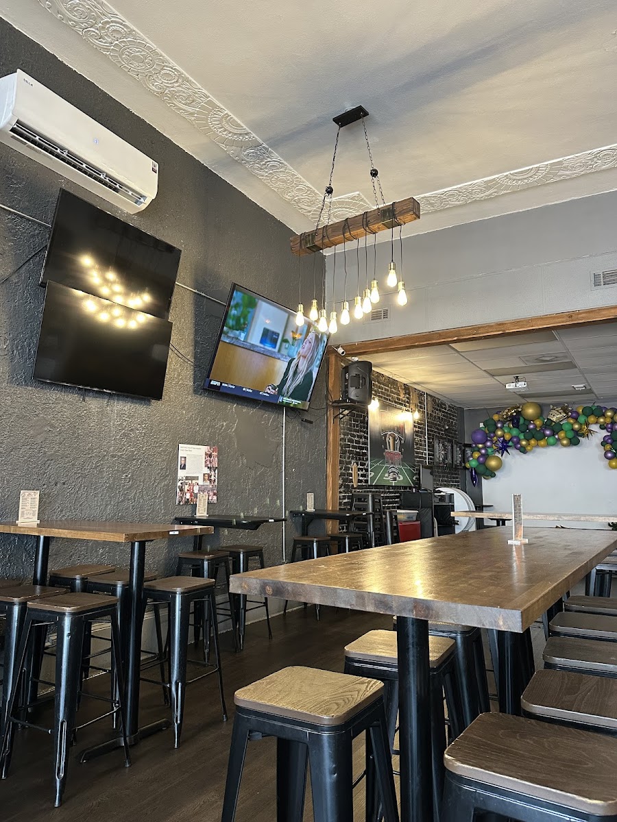 Champion Sports Bistreaux