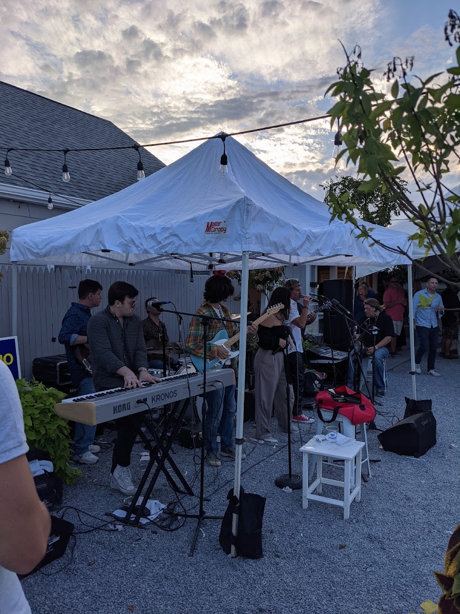 Cooper Bluff - Waterfront Bar