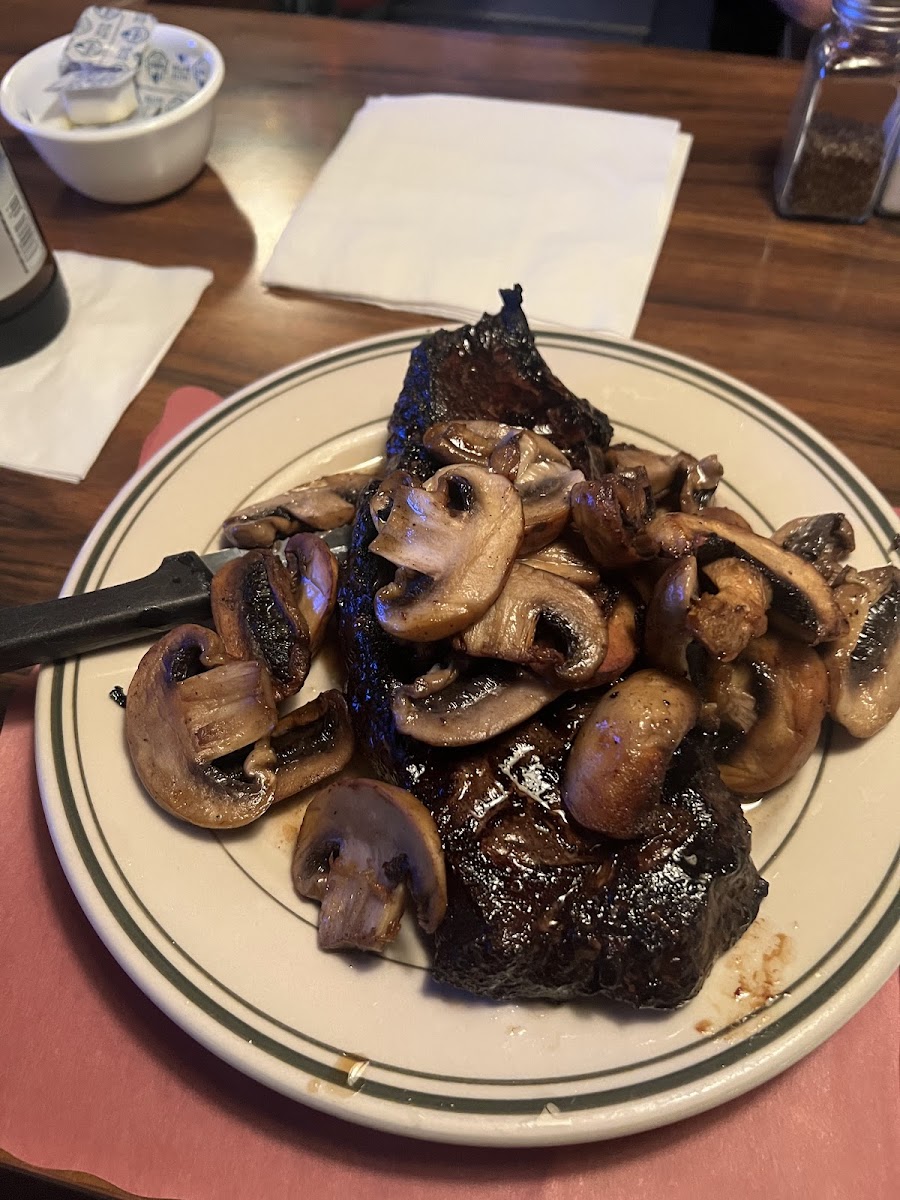 Cousins Ii Cocktail Lounge