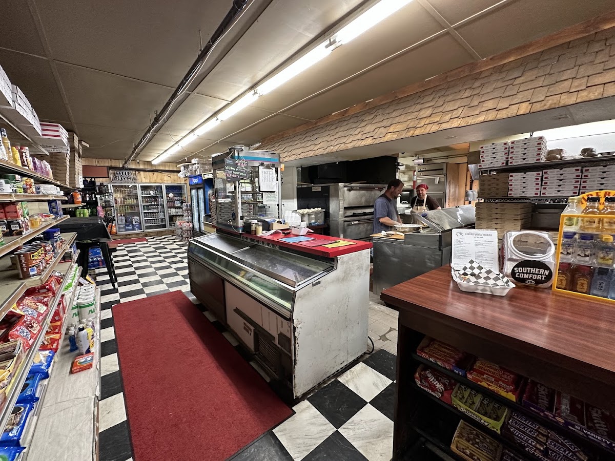 Covered Bridge Market & Pizzeria