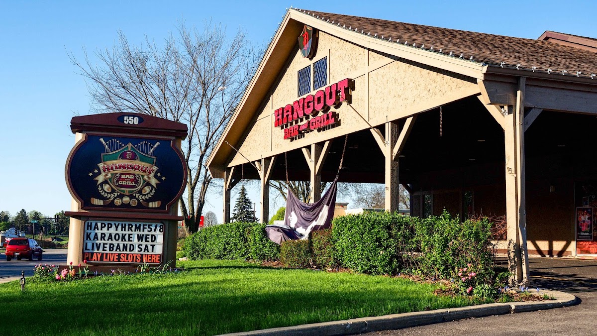 D Hangout Bar And Grill