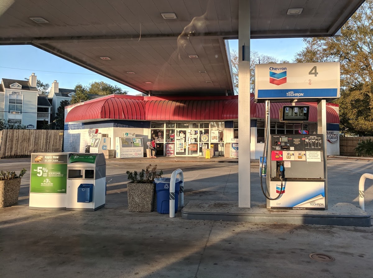 Danny & Clydes Food Store