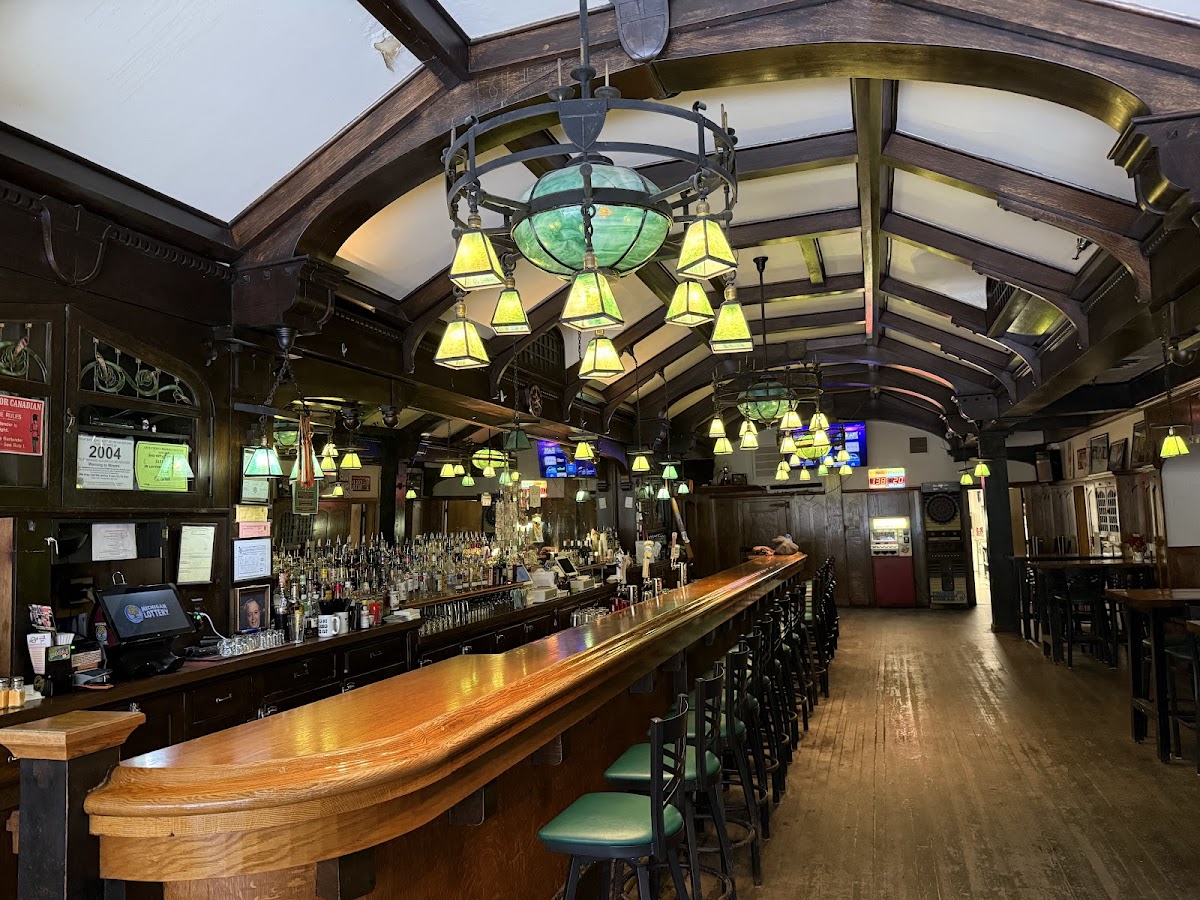 Douglas House Saloon “The Dog”