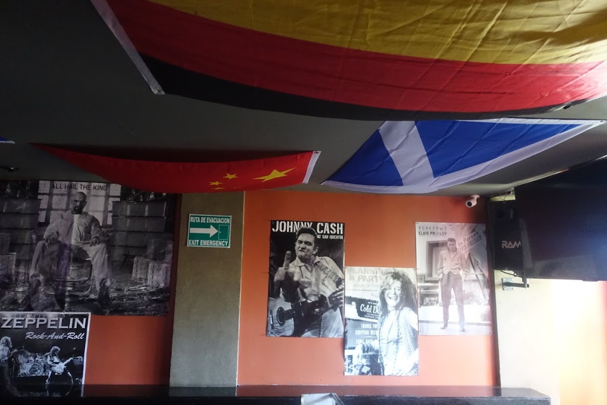 Dragon Rojo Rock Bar