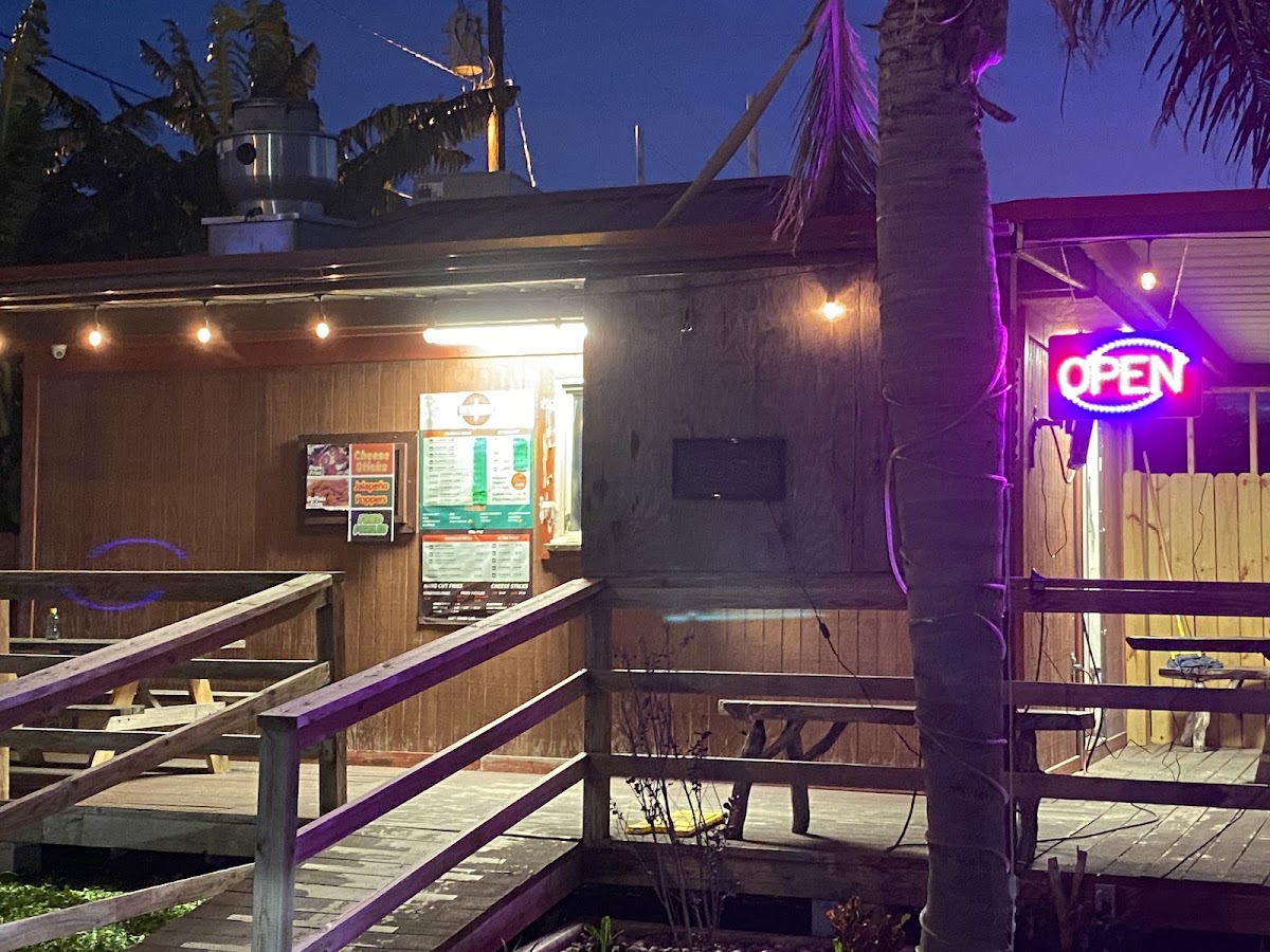 Five Mile Wings, Alton