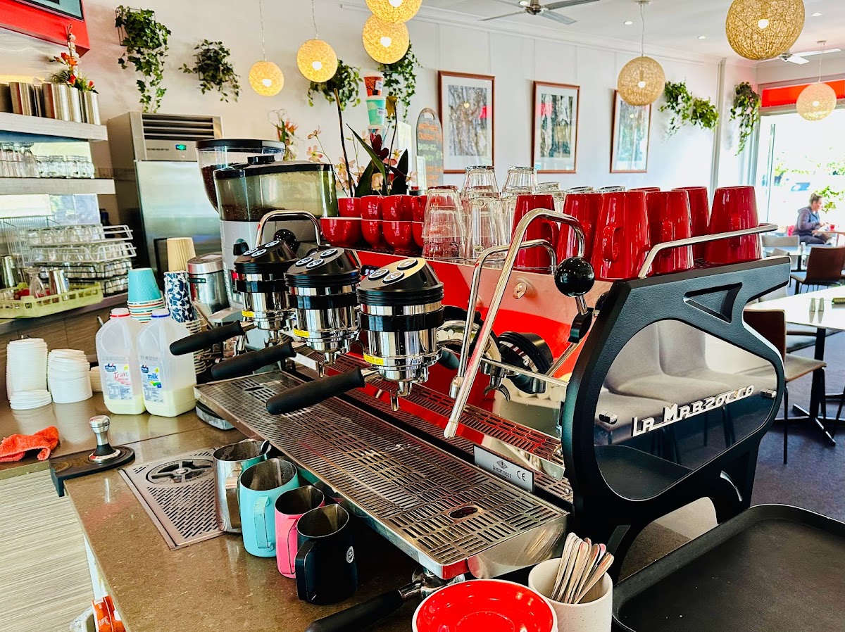 Flames Restaurant Cafe