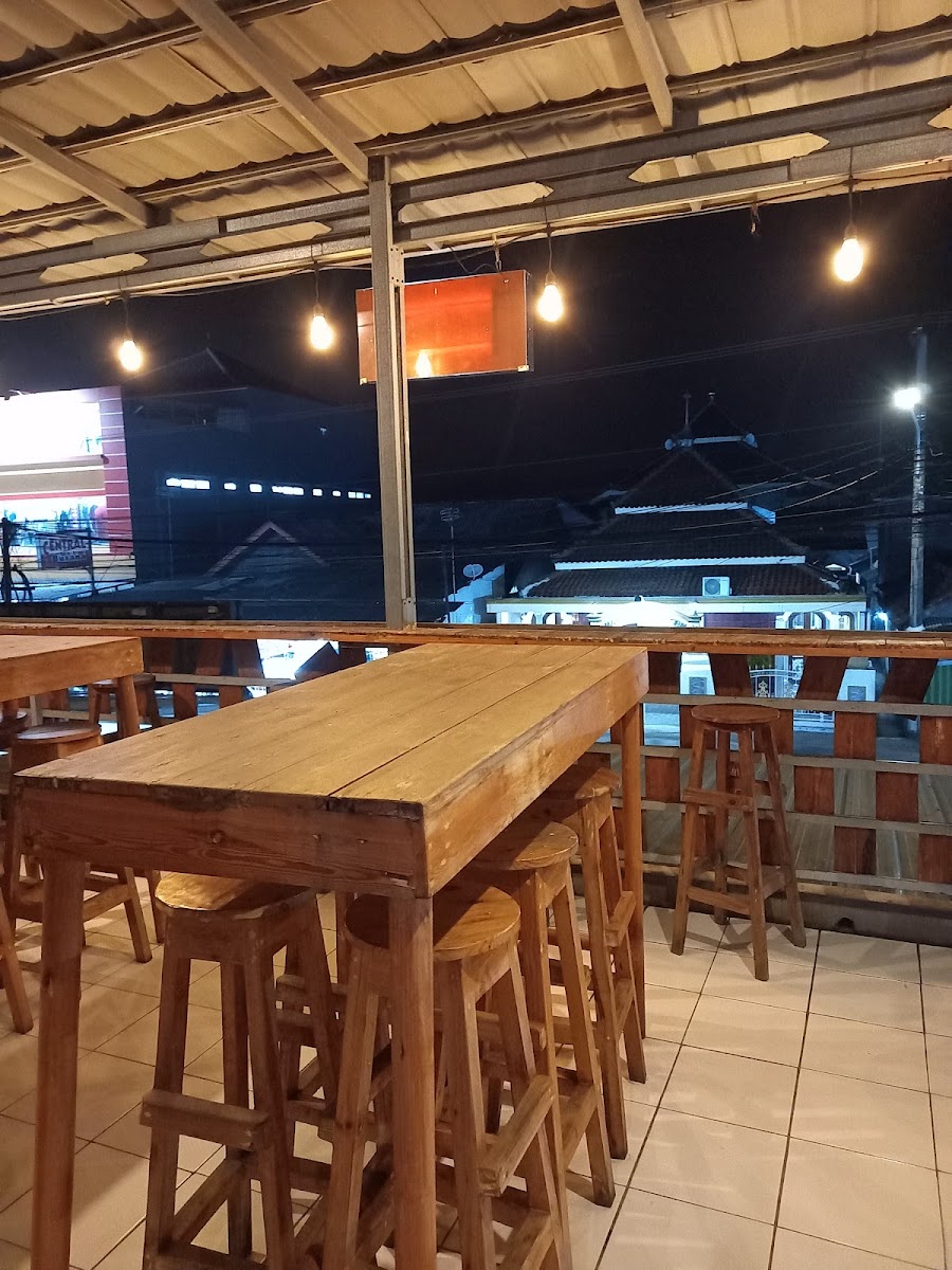 Freez Cafe & Distro