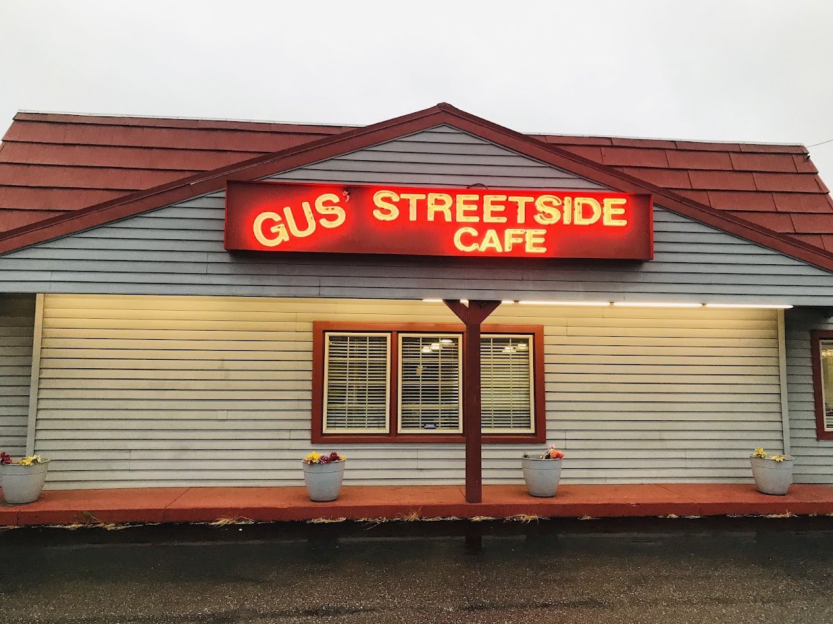 Gus's Streetside Cafe
