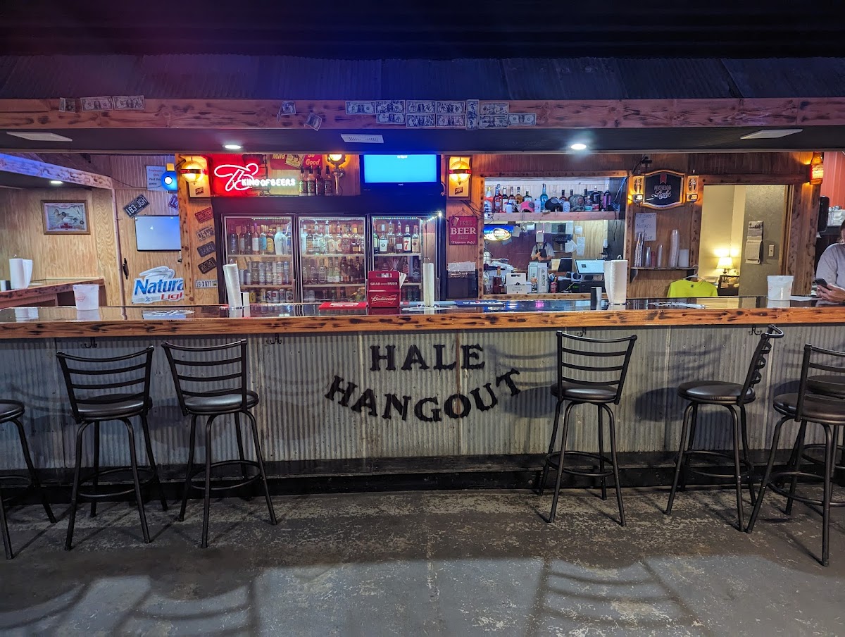 Hale Hangout Local Bar & Grill
