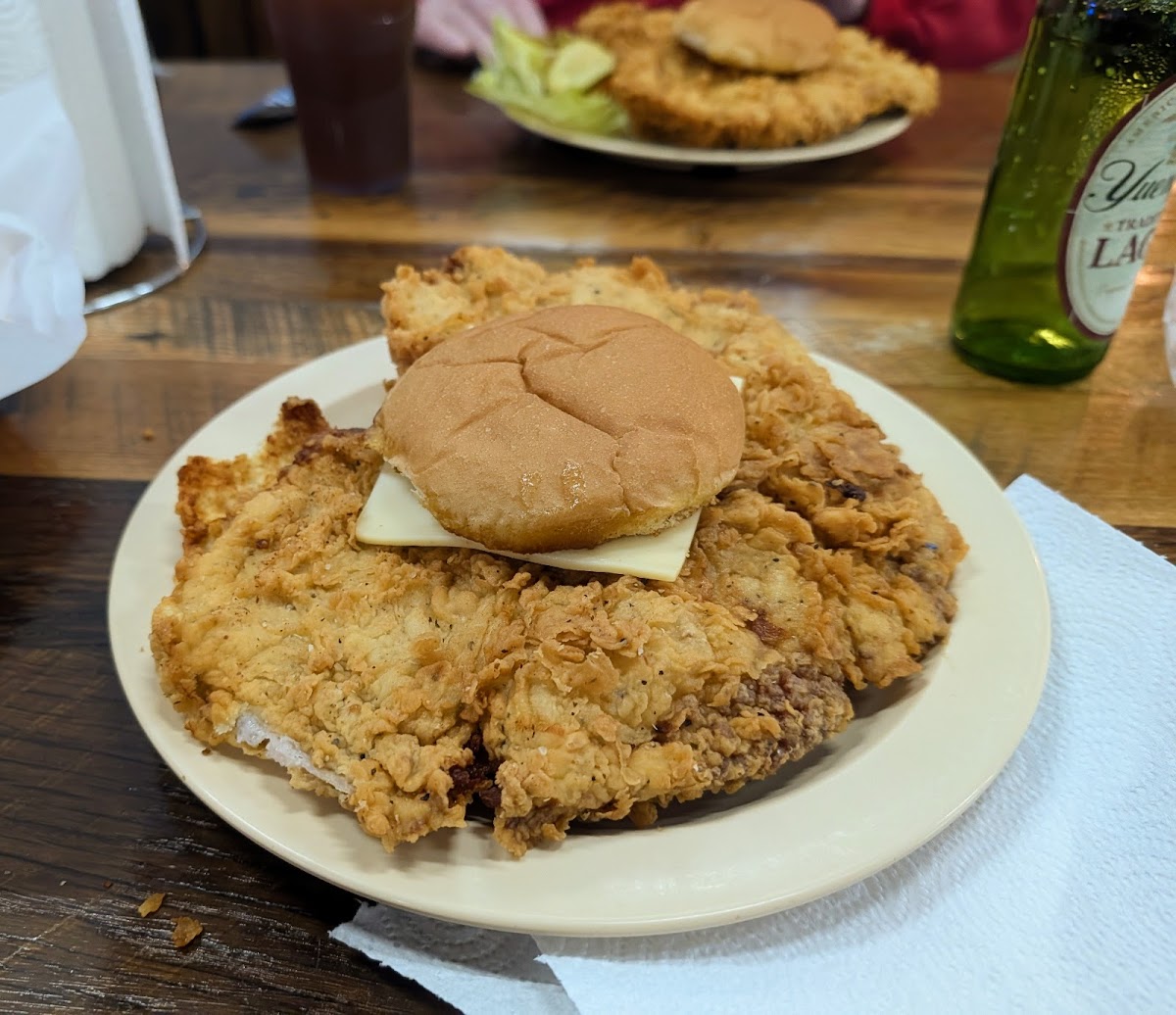 Hap's Honkytonk Bar & Grill