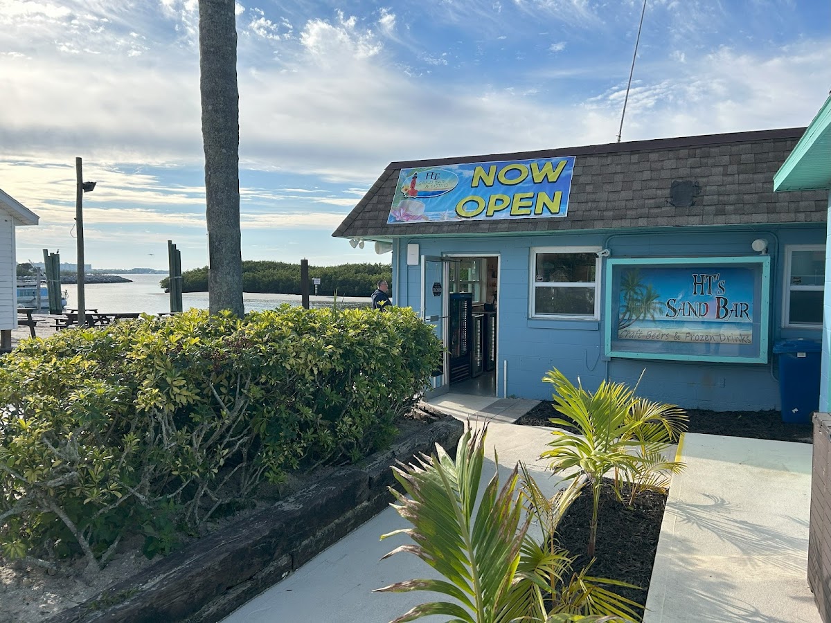 Ht's Sand Bar & Bistro