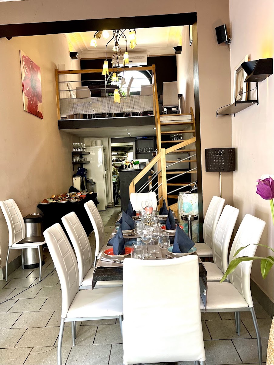 Indian Foodism Lounge