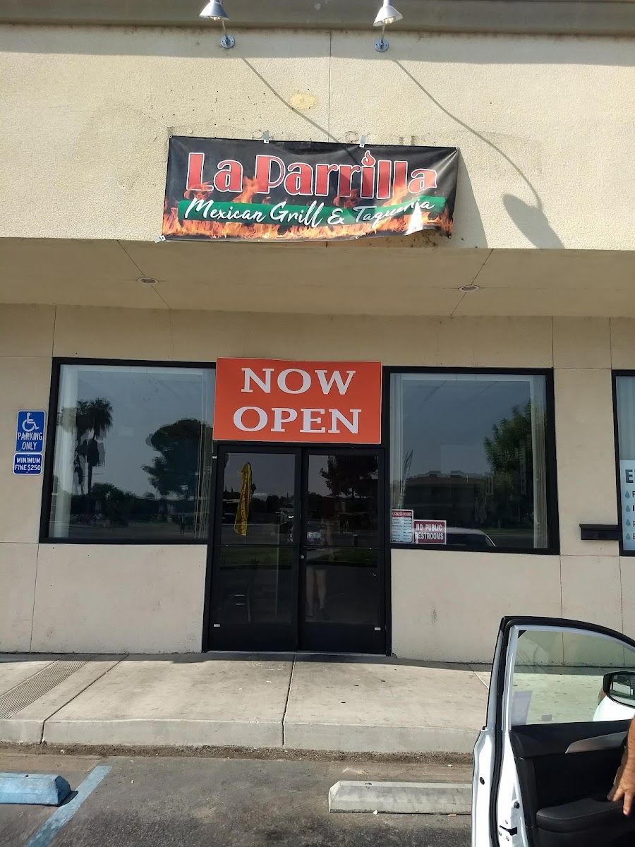 La Parrilla Mexican Grill & Taqueria