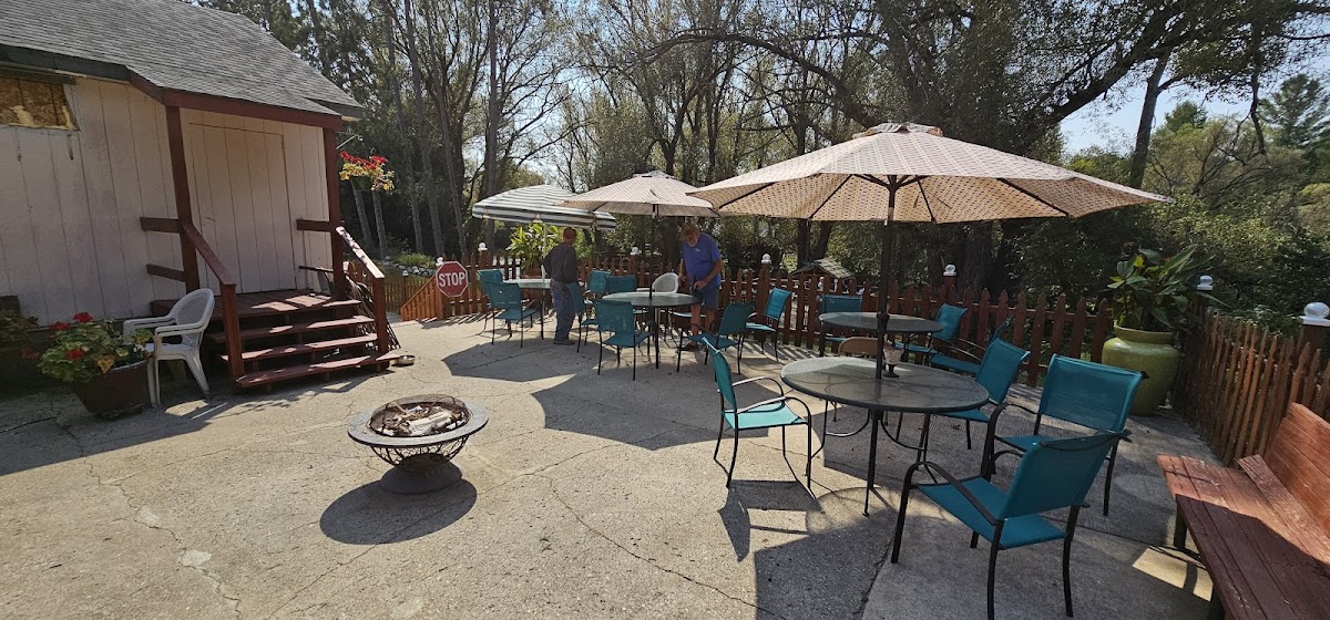 Lovells Riverside Tavern