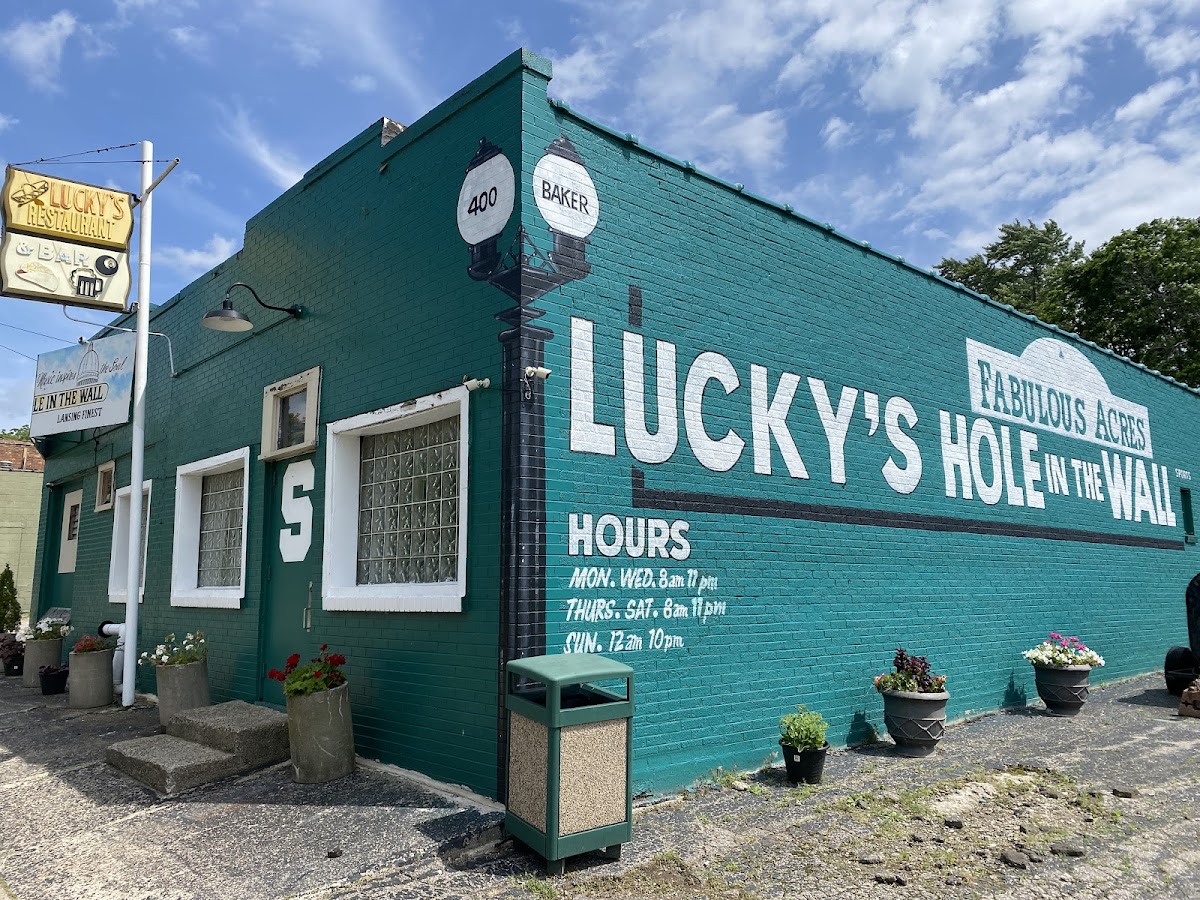 Lucky's Hole In The Wall Sports Bar