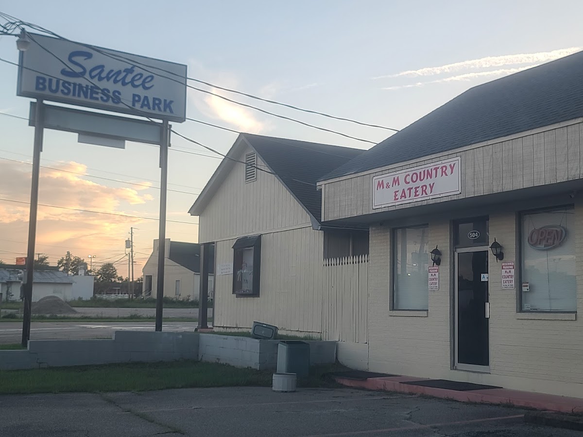 M & M Country Eatery