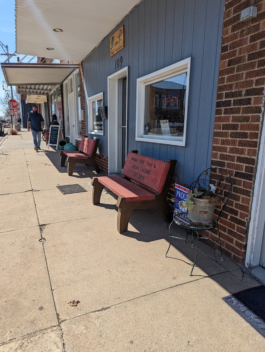 Mama Pin’S Thai & Asian Cuisine