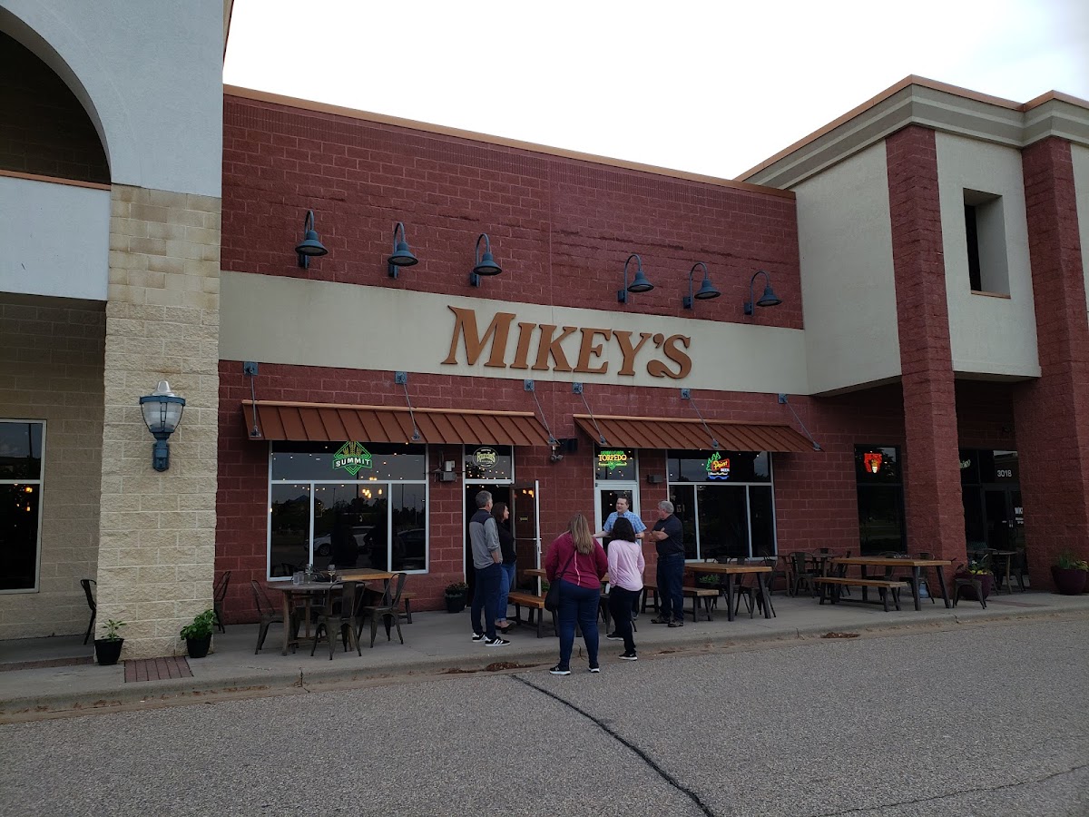 Mikey's Bar & Grill