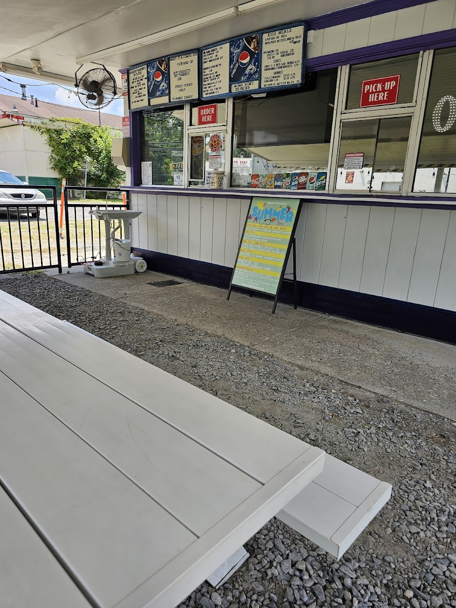 Moma Nem's Legacy Grill