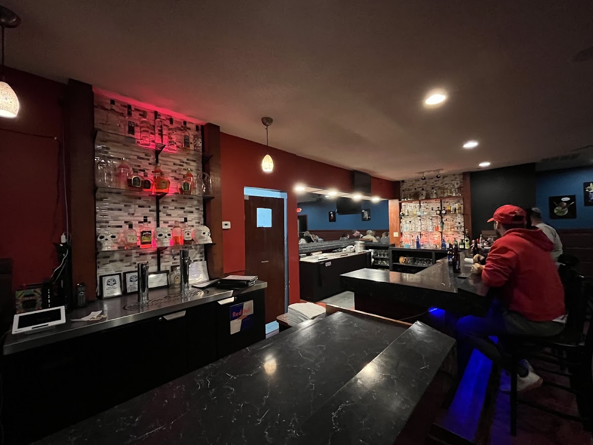 Nenas Bar And Grill