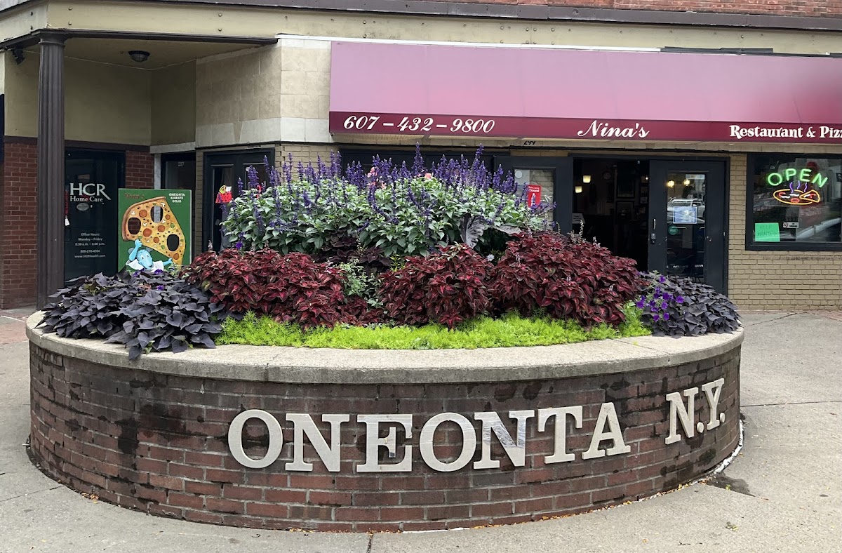 Nina's Italian Resturant & Pizzera