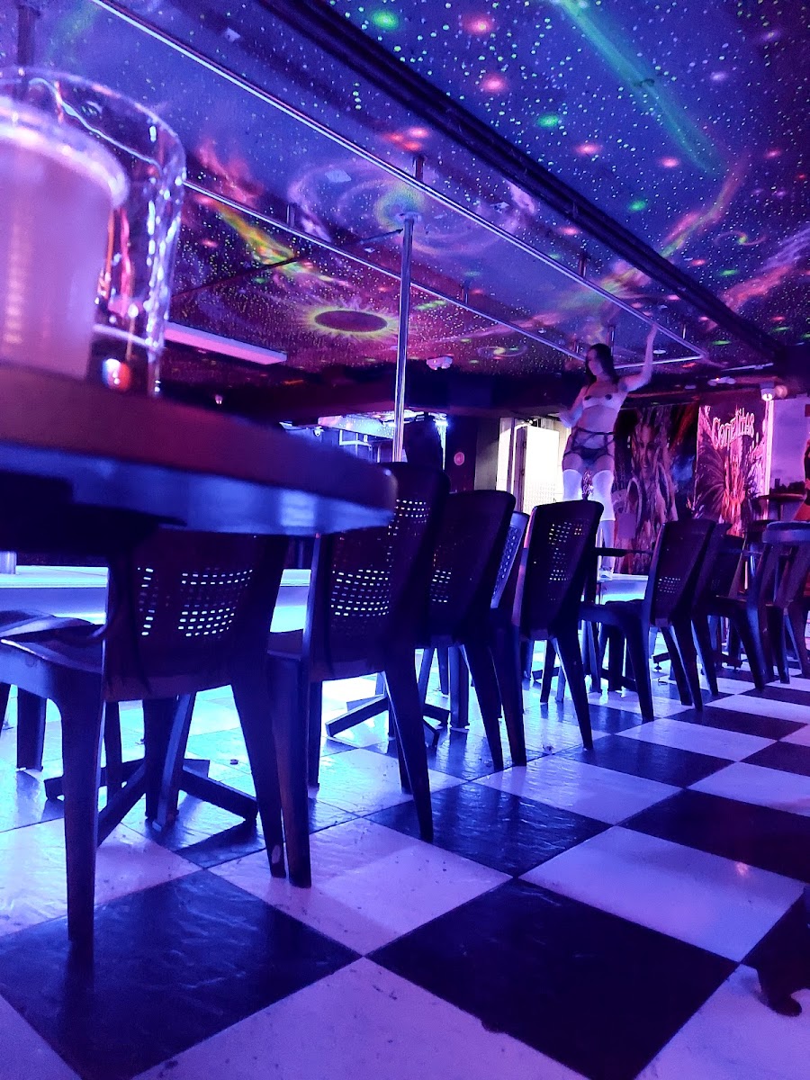 Playmates Bar Show