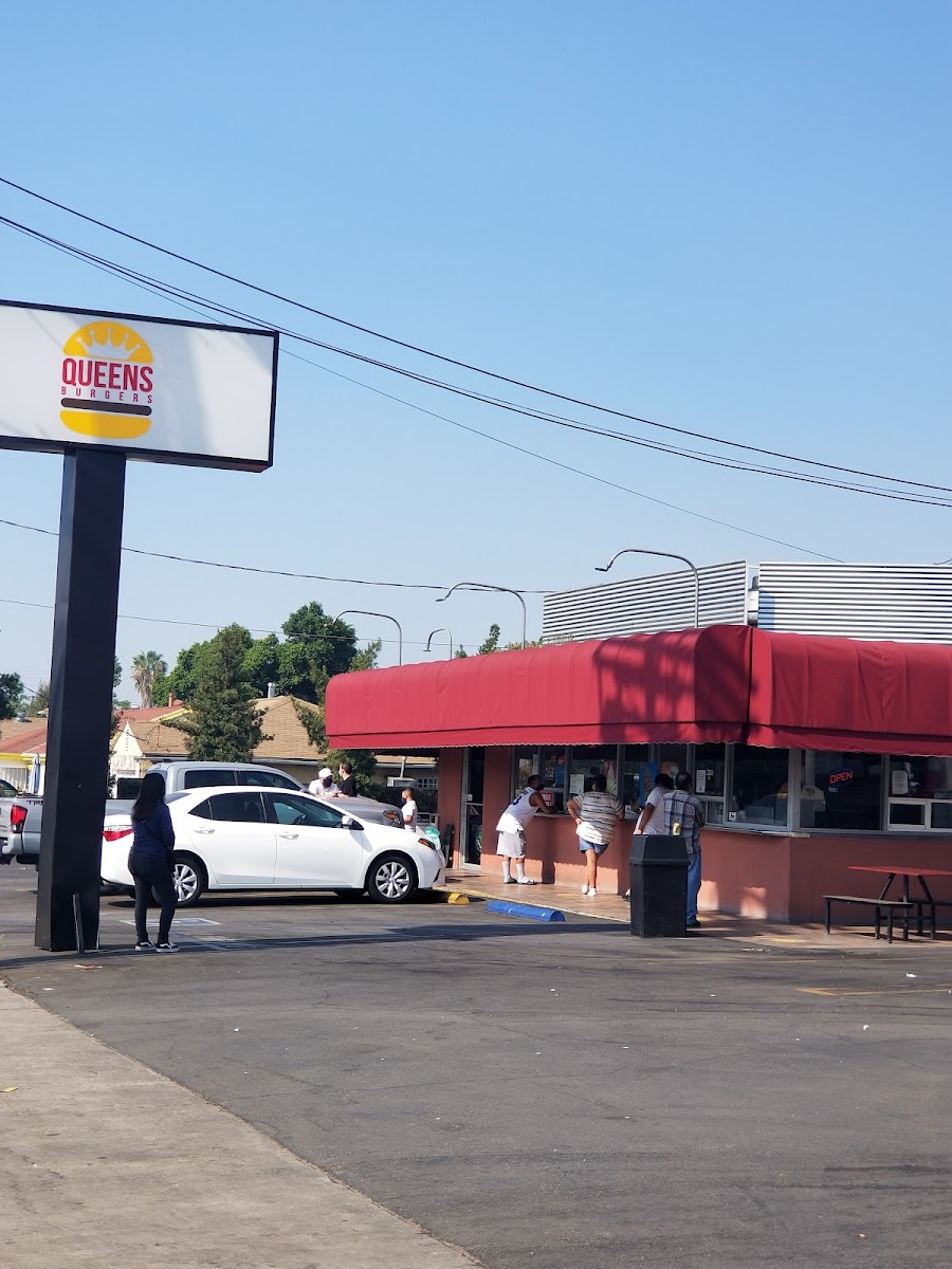 Queens Burgers - Pacoima