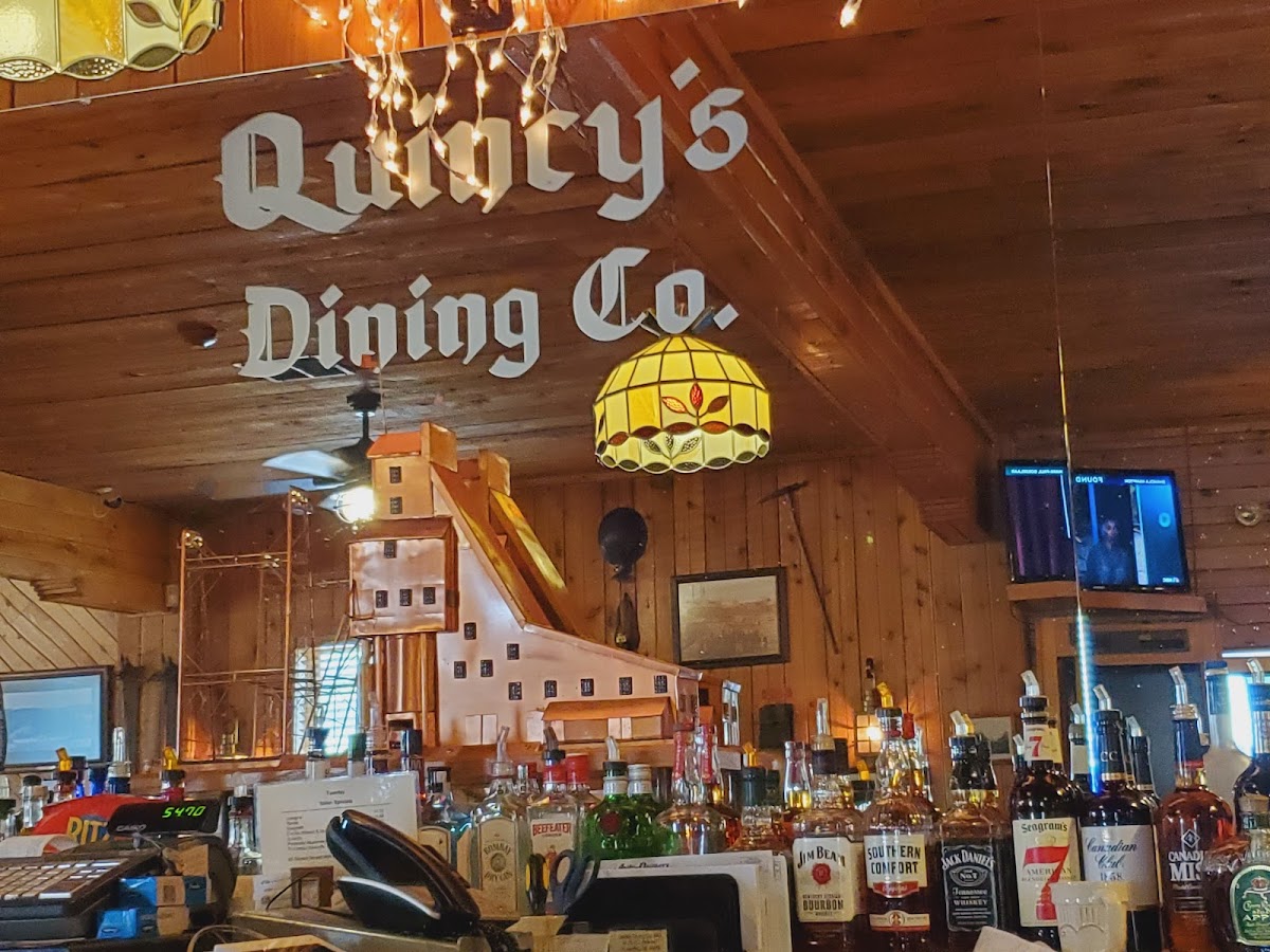 Quincy's Restaurant & Lounge