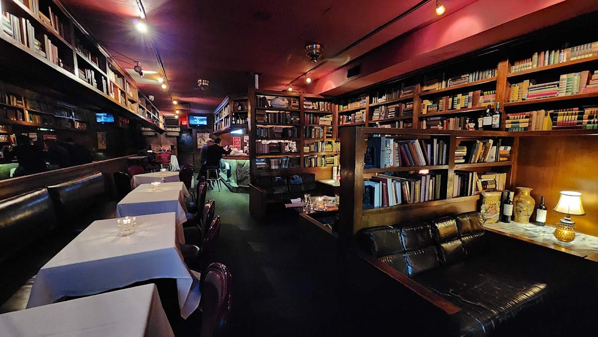 R G Books Lounge