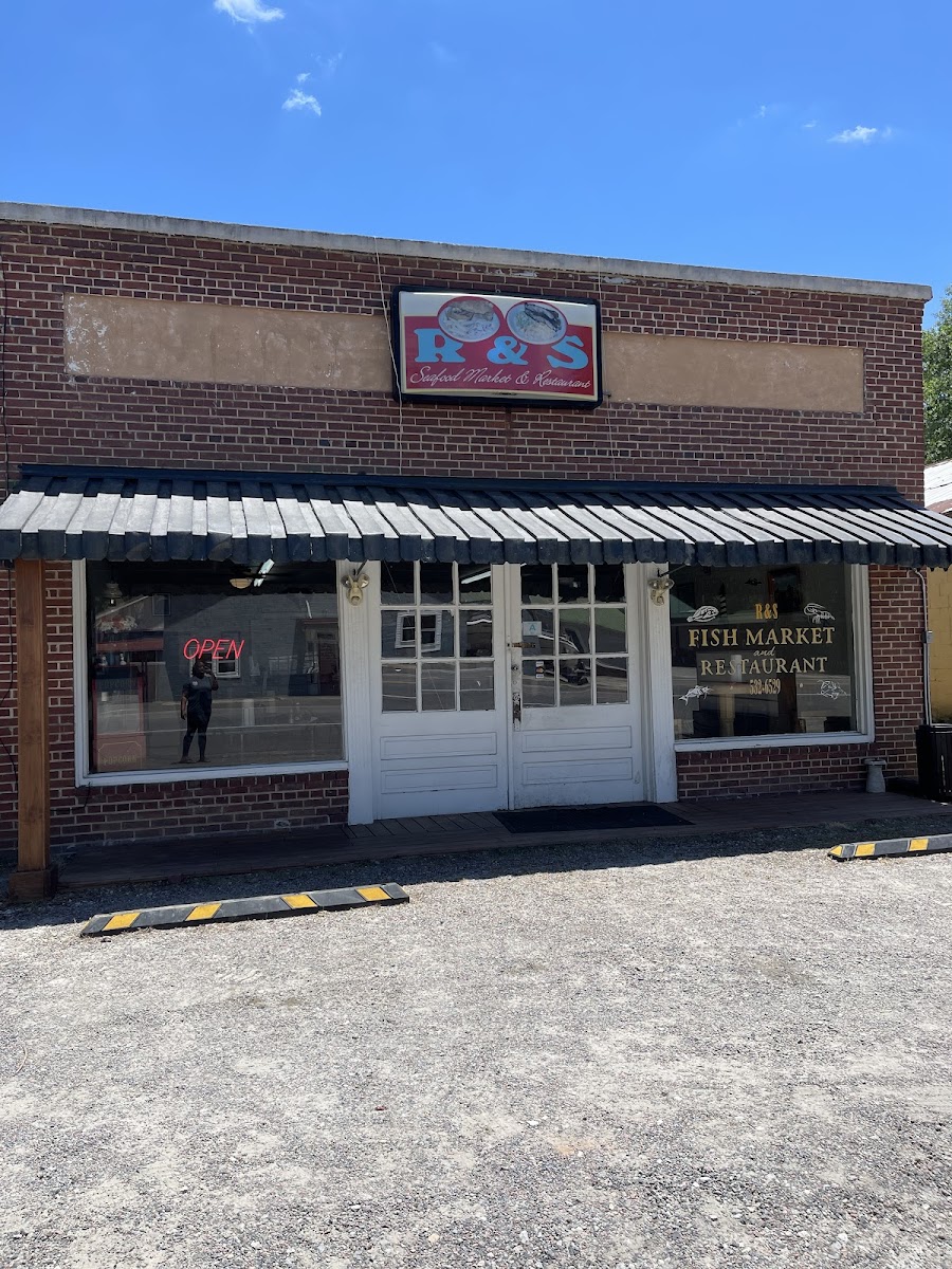 R & S Fish Market & Restaurant