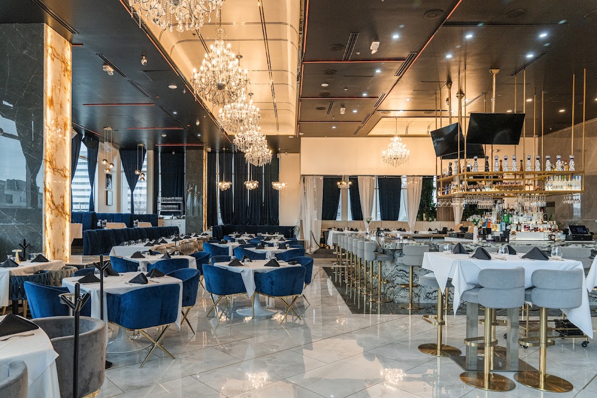 Se7En Restaurant & Wine Garden