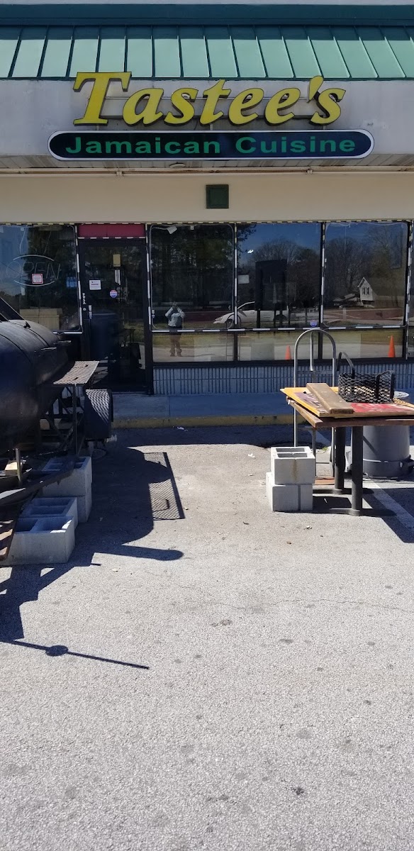 Tastee's Jamaican Cuisine