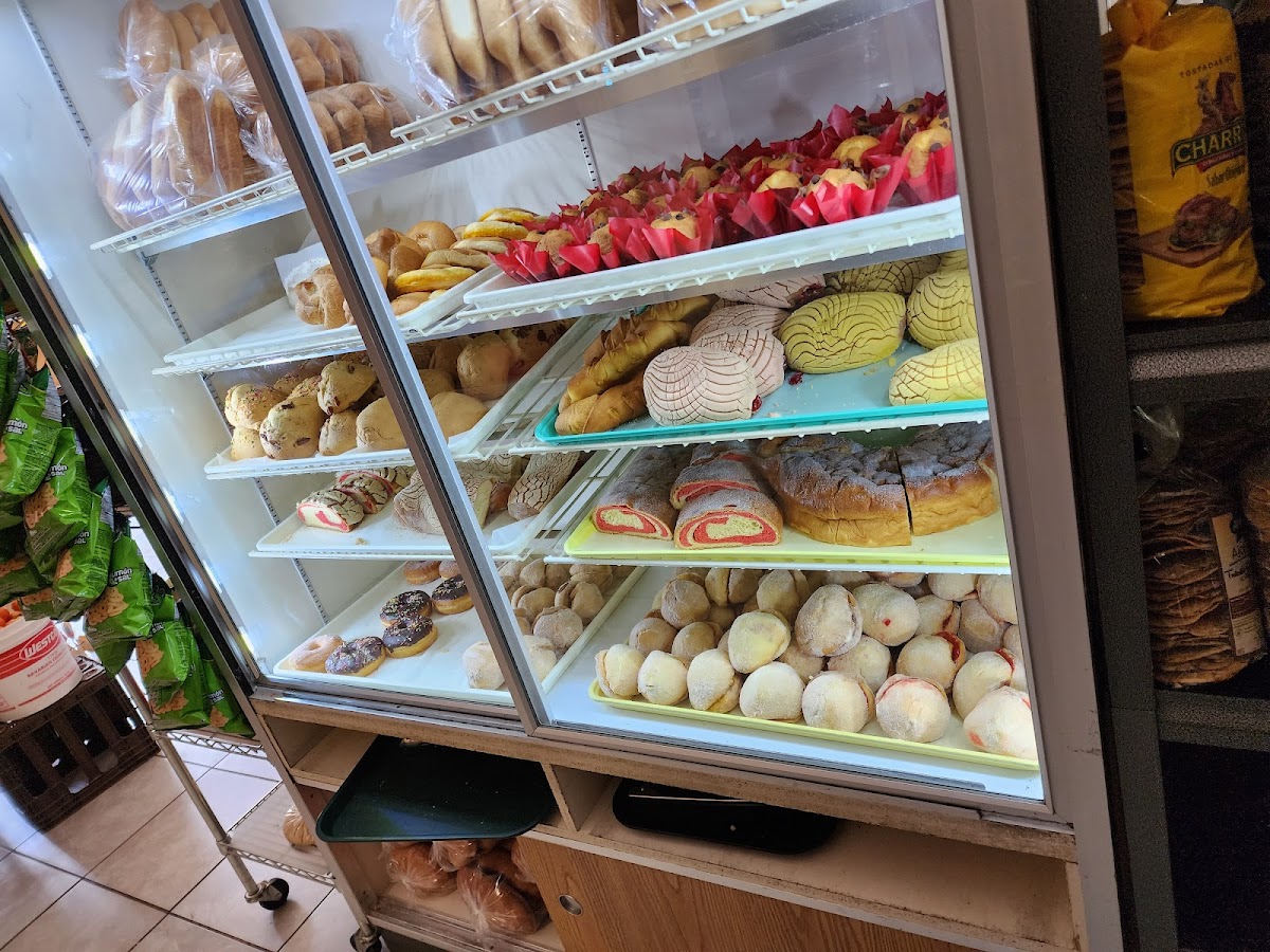 Tienda Y Panaderia Morales