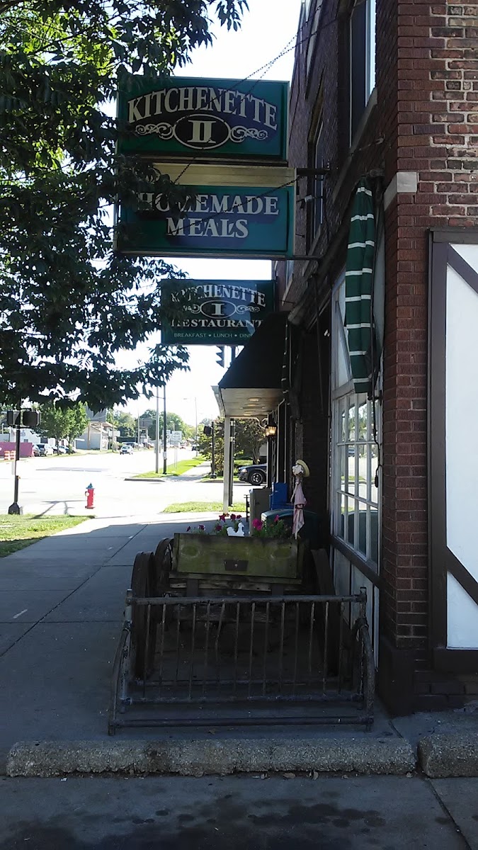 Tom & Lin's Kitchenette