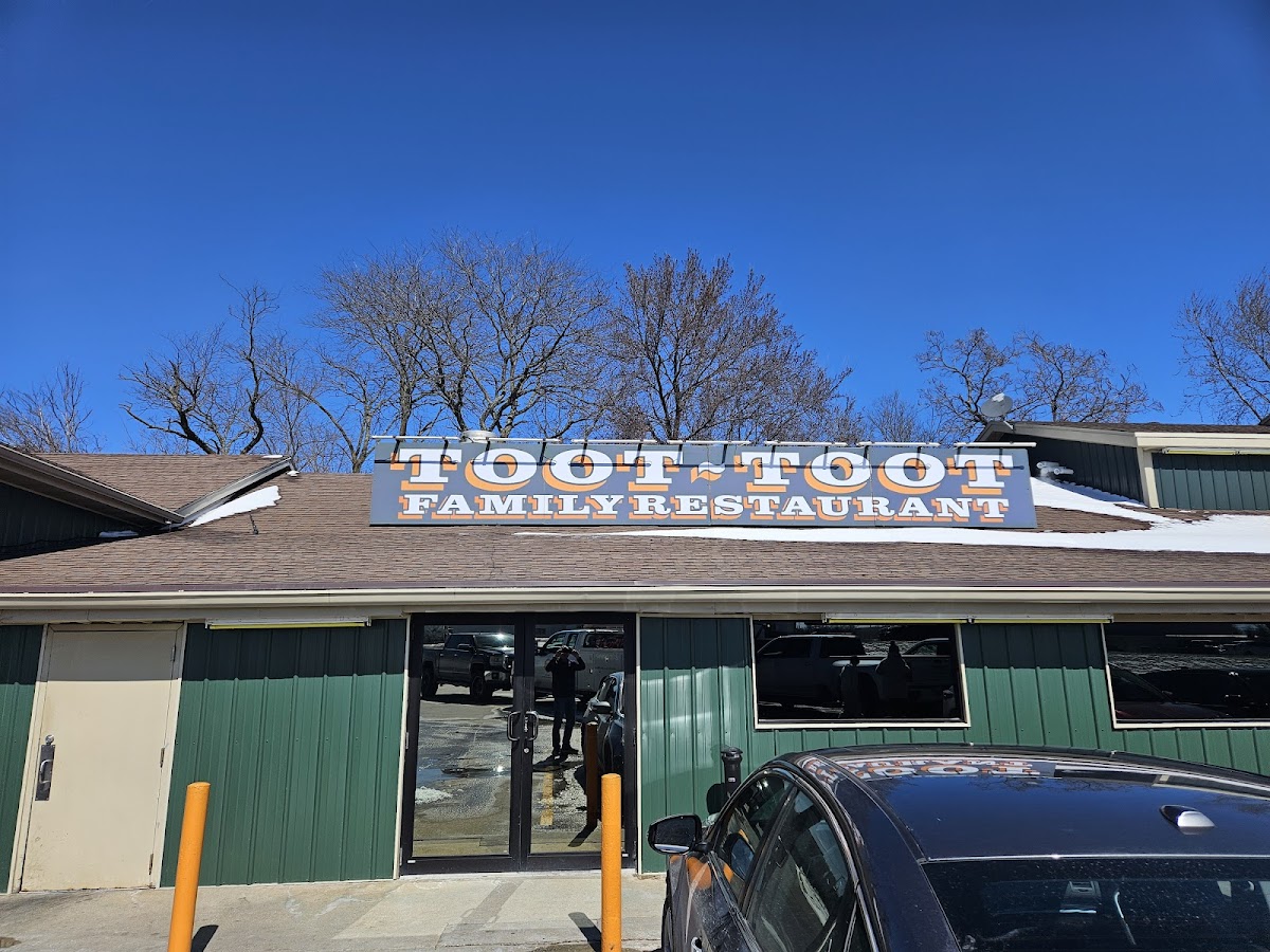 Toot-Toot Restaurant & Lounge