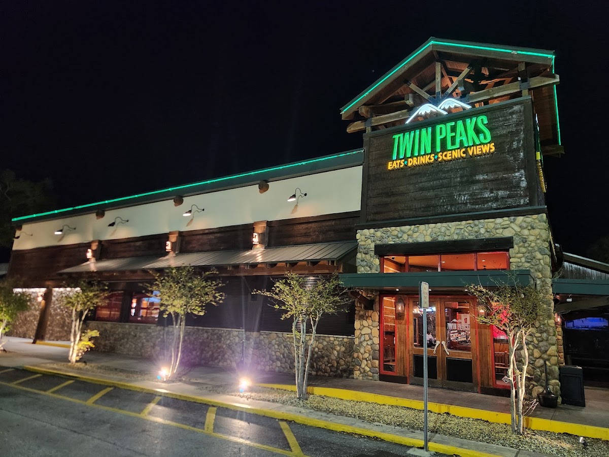 Twin Peaks Altamonte Springs