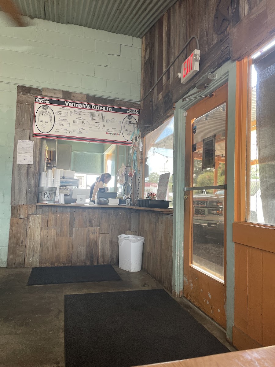 Vannah's Drive In
